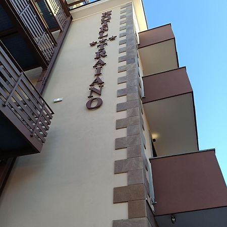 Hotel Traiano Чивитавекия Екстериор снимка