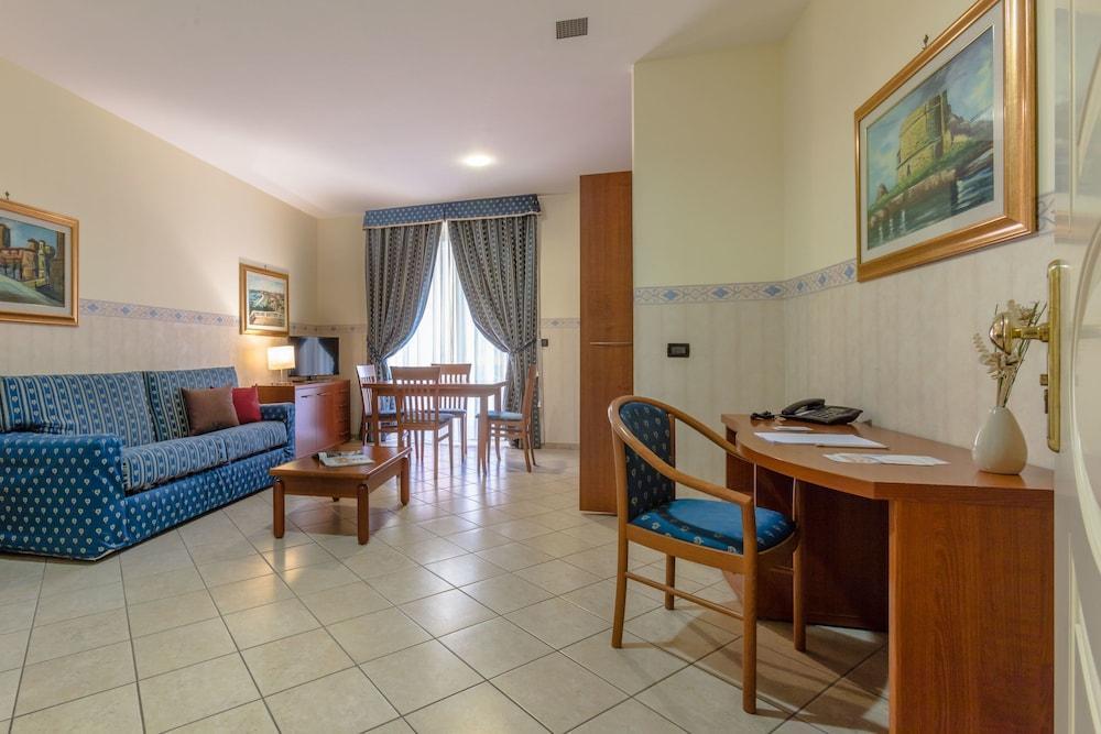 Hotel Traiano Чивитавекия Екстериор снимка