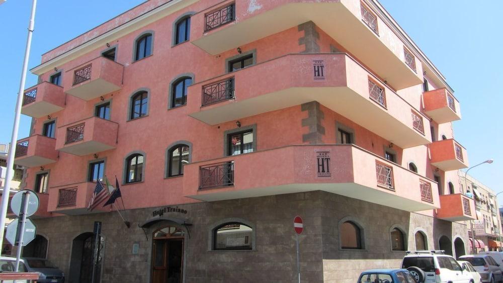Hotel Traiano Чивитавекия Екстериор снимка
