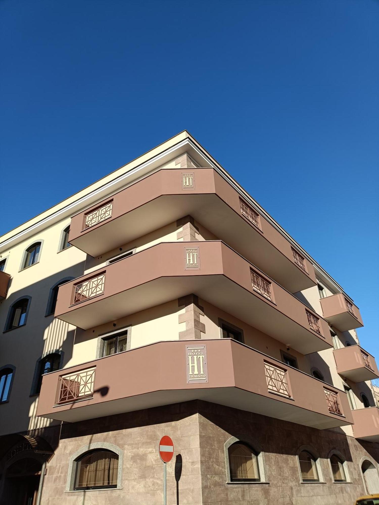 Hotel Traiano Чивитавекия Екстериор снимка
