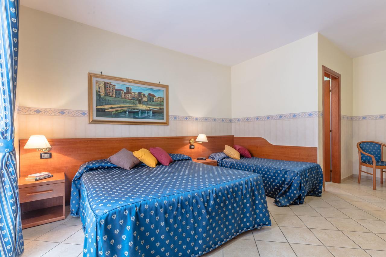 Hotel Traiano Чивитавекия Екстериор снимка