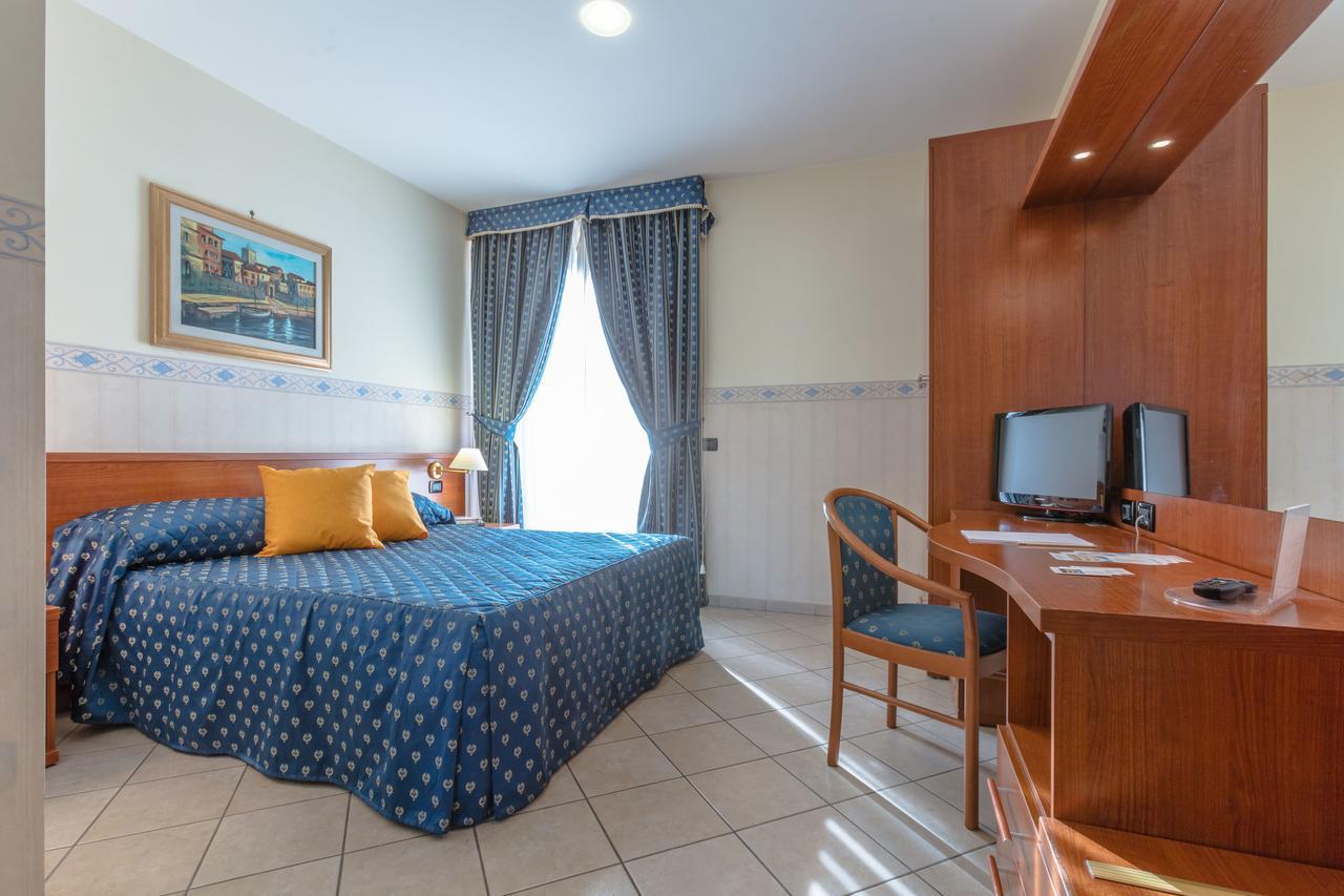 Hotel Traiano Чивитавекия Екстериор снимка