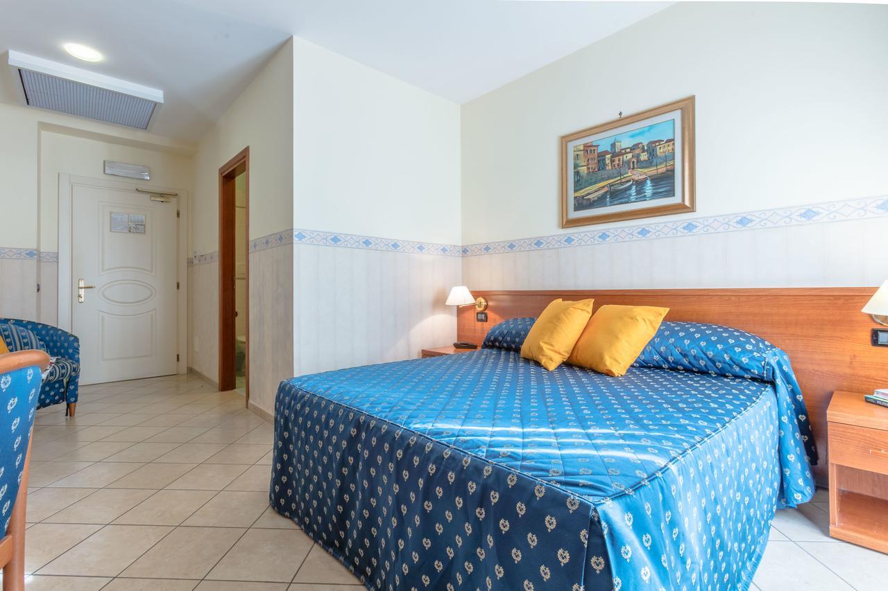 Hotel Traiano Чивитавекия Екстериор снимка