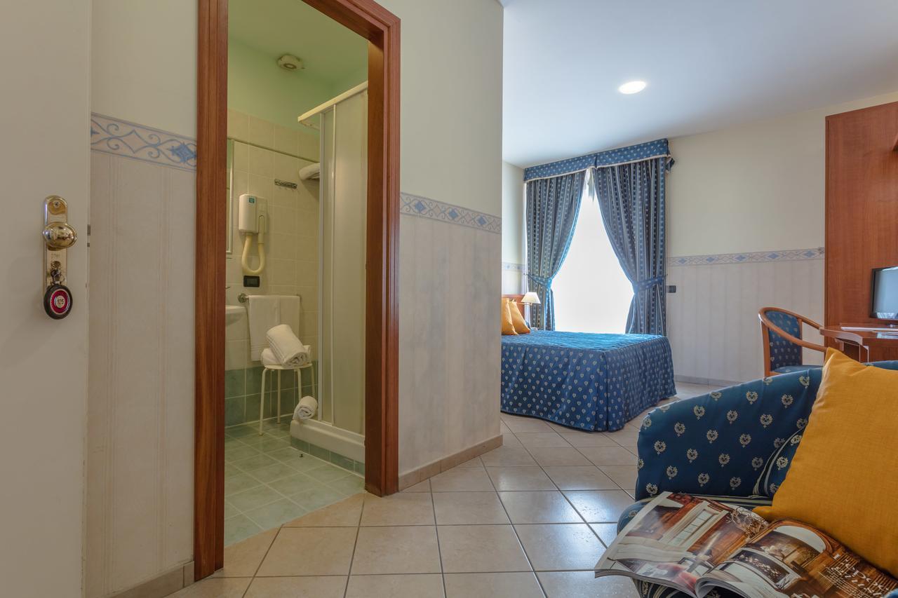 Hotel Traiano Чивитавекия Екстериор снимка