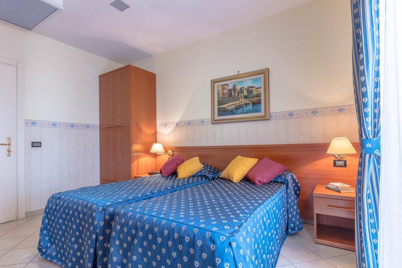 Hotel Traiano Чивитавекия Екстериор снимка
