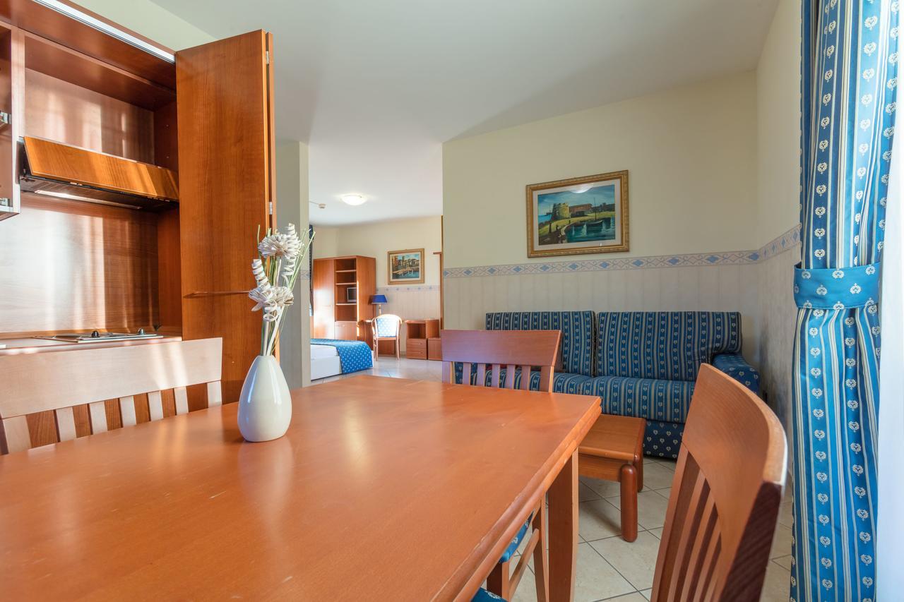 Hotel Traiano Чивитавекия Екстериор снимка