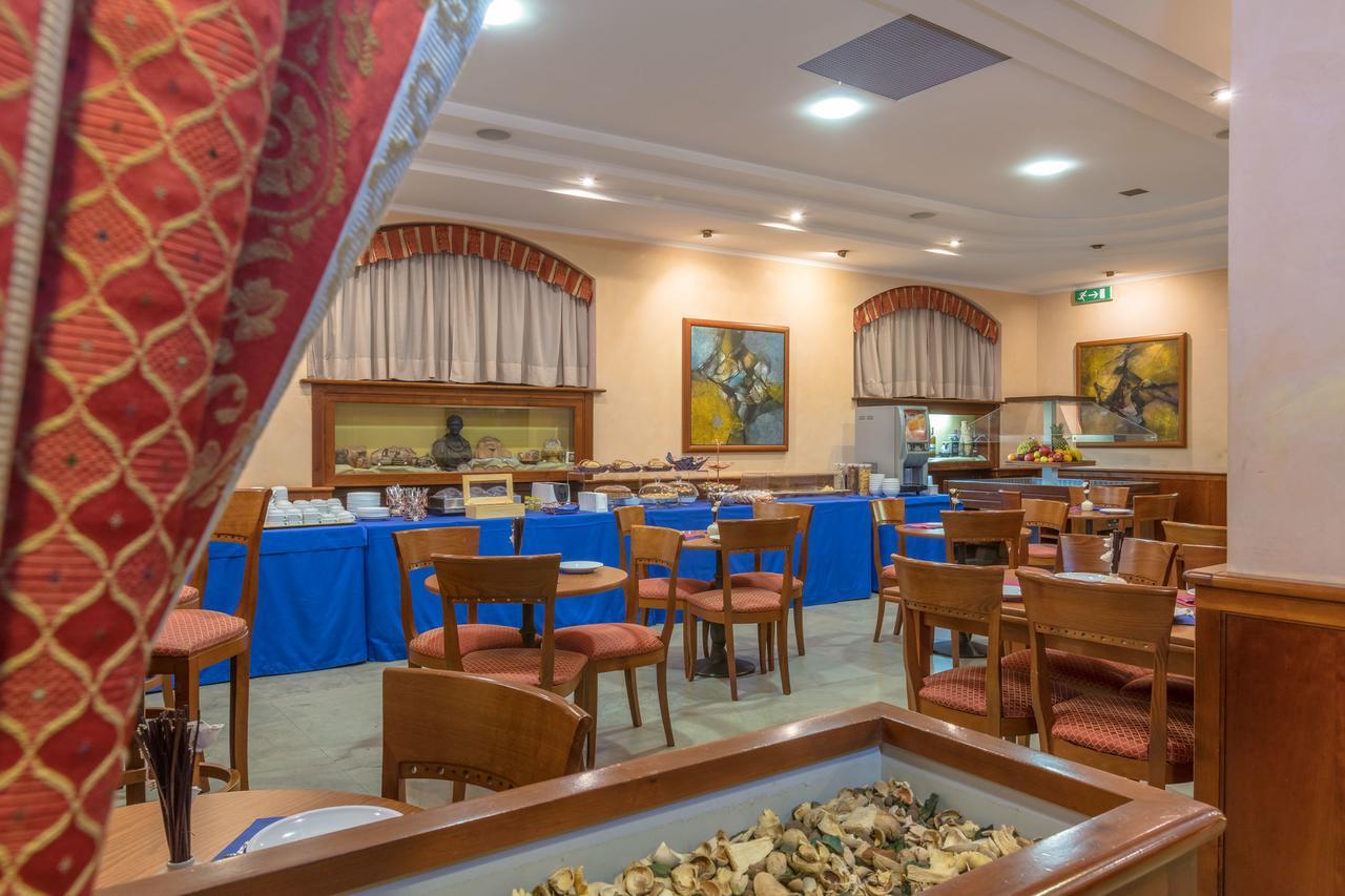 Hotel Traiano Чивитавекия Екстериор снимка