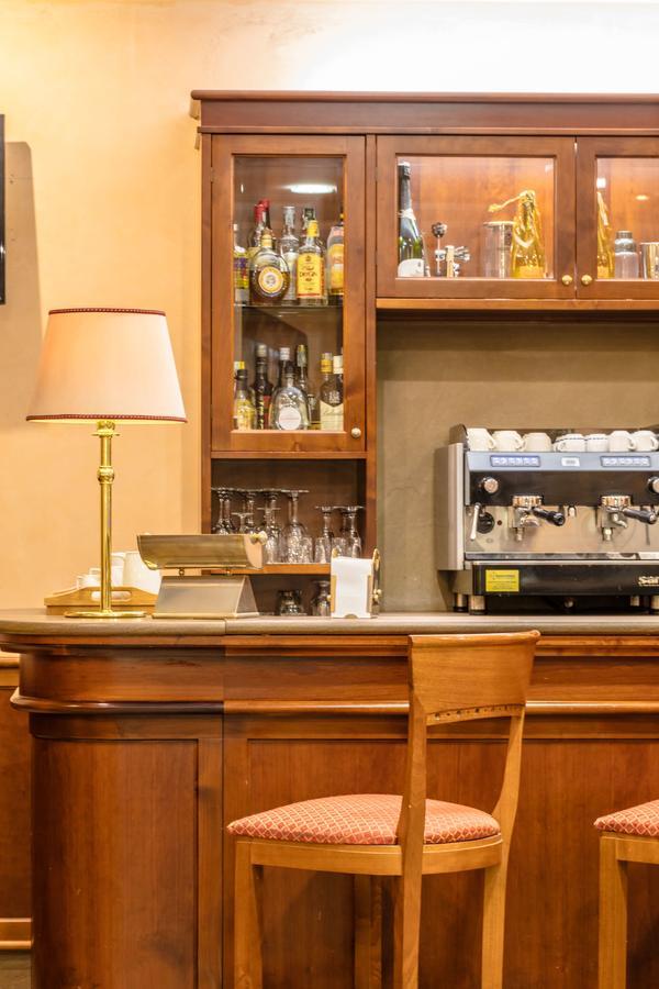 Hotel Traiano Чивитавекия Екстериор снимка