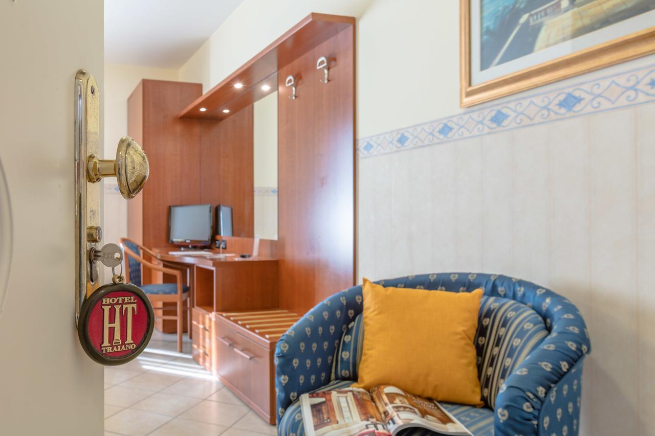 Hotel Traiano Чивитавекия Екстериор снимка