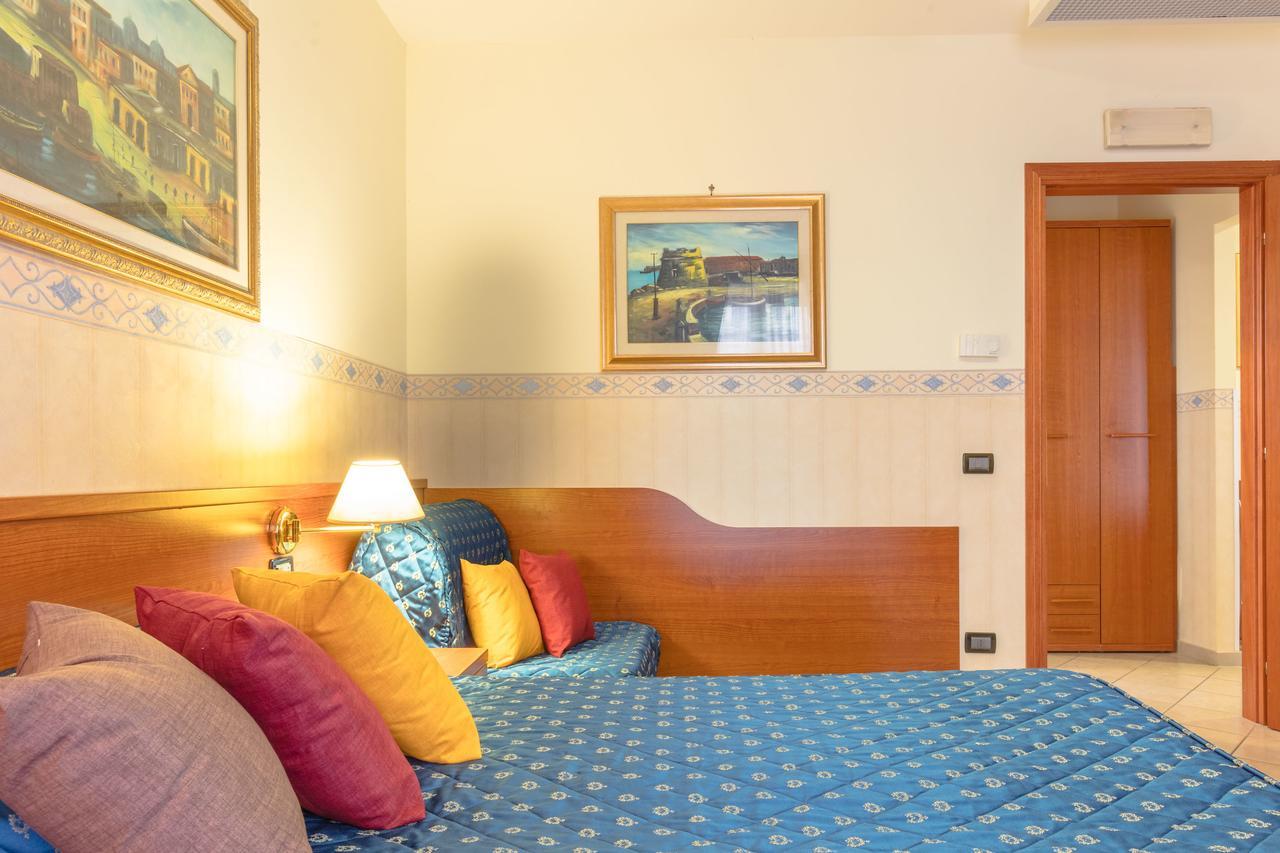 Hotel Traiano Чивитавекия Екстериор снимка