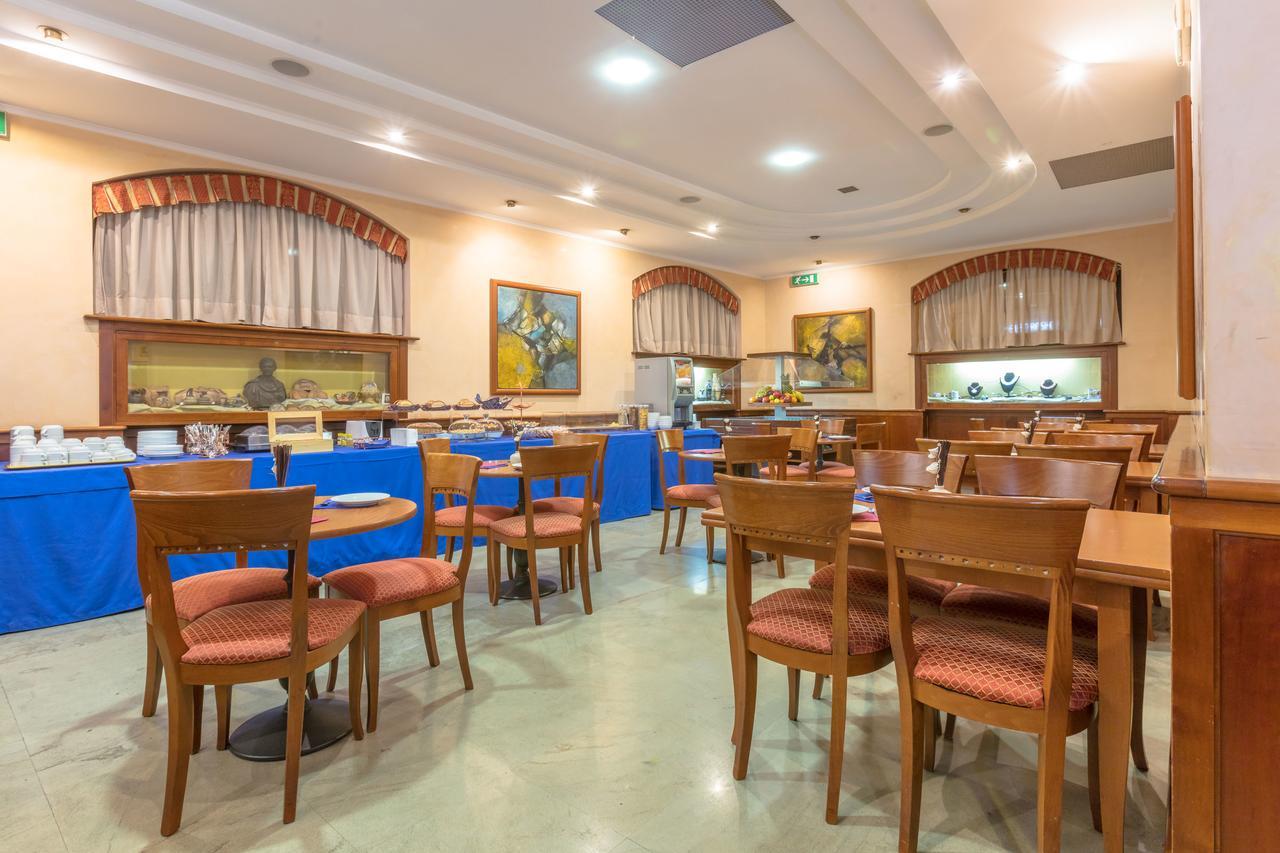 Hotel Traiano Чивитавекия Екстериор снимка